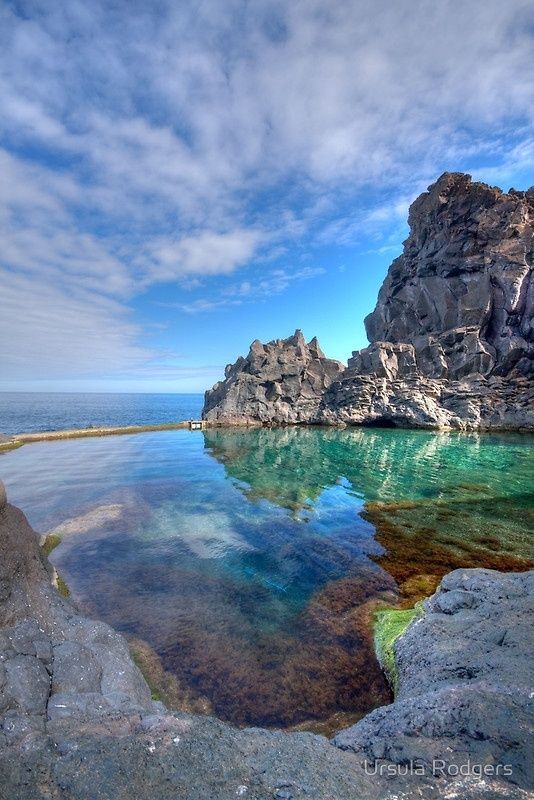 Seixal Rock Pool van Ursula Rodgers