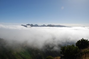 Wolkenmeer, gesehen vom Südhang von Paul da Serra. Madeira