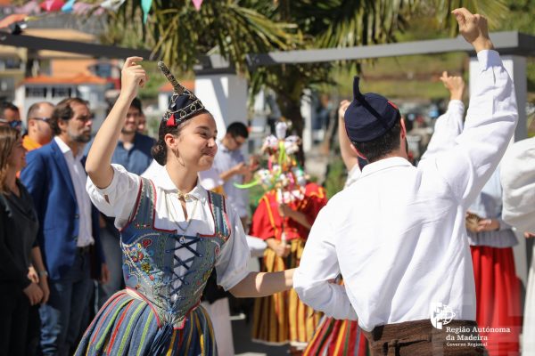 Dancing... Madeira Folklore - Ocean Retreat